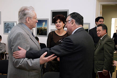 Nuestro Embajador con el famoso escritor y publicista Genrih Borovik