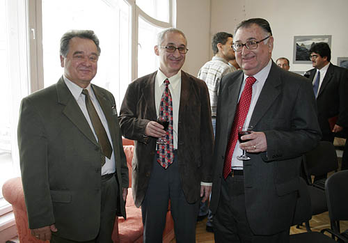 Alexander Ignatiev, Konstantin Isaakov (Representante Departamento de Comunicaciones de Alcaldía de Moscú) y Embajador Augusto Parra