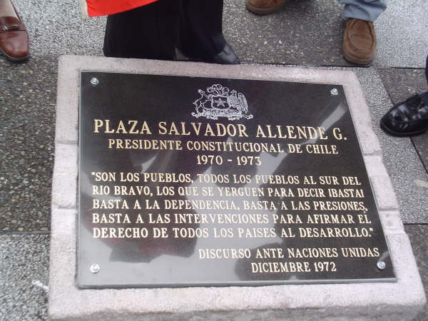 Placa Parque Salvador Allende - Ecuador Quito