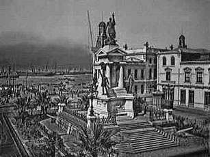 Monumento a las Glorias Navales, inaugurado el 21 de mayo de 1886 en Valparaíso