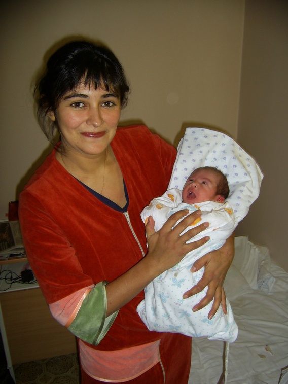 Lidia Boudon Nikitina y su hija de una semana de vida - 2006