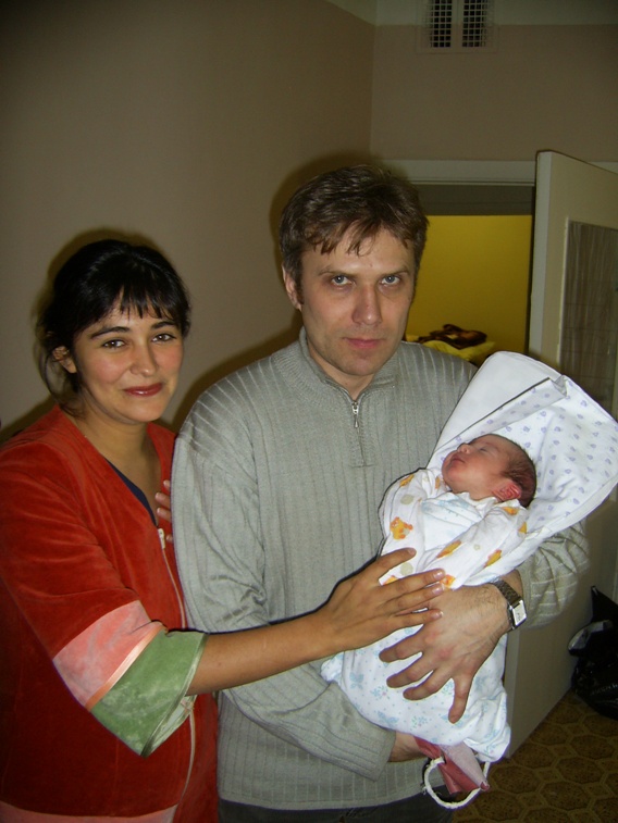 Lidia Boudon con su marido y hija de una semana de vida - 2006