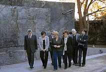 Paseo ante el Muro de Villa Grimaldi