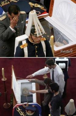 El Dictador amigo del imperio muere de muerte natural y con honores.