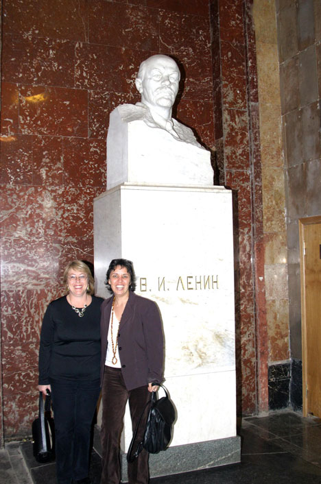 Michelle Bachelet junto a Lenin en el Metro